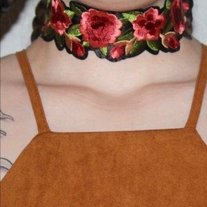 Rose garden choker